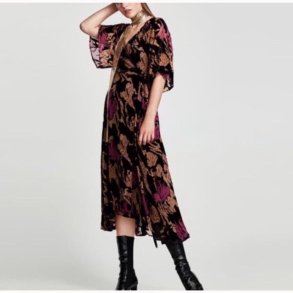 Zara Women's Floral Wrap Midi Dress in Black and Plum Velvet material